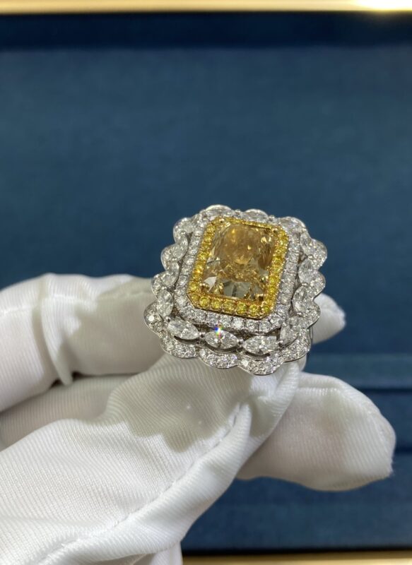 Yellow diamond ring, white gold