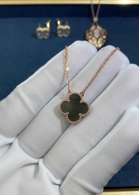 VCA Medium Clay Clover Necklace, Rose Gold