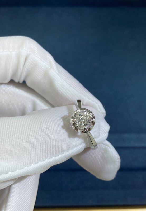 Diamond ring, white gold