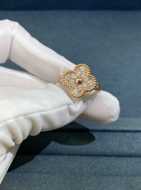 Medium Diamond Clover Ring, Rose Gold