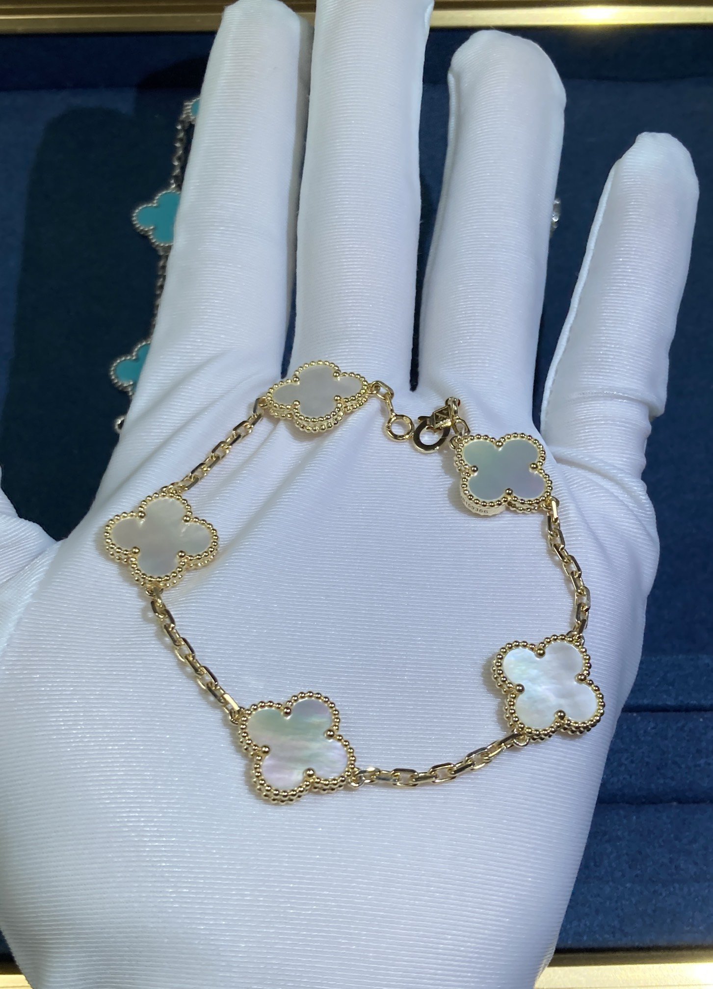 50053.jpg VCA Five-Flower Shell Clover Bracelet, Yellow Gold - Image 1