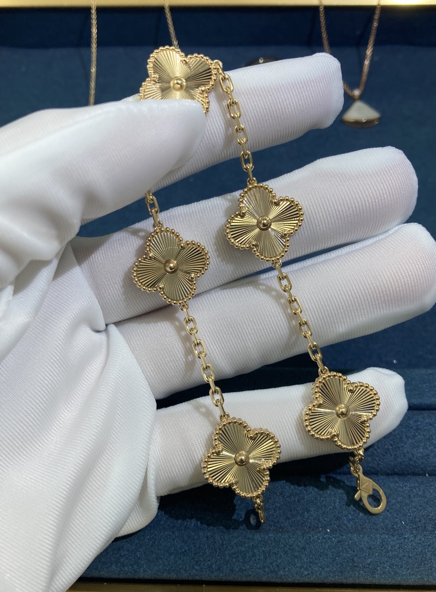 50135.jpg Laser Clover Bracelet, Gold - Image 1