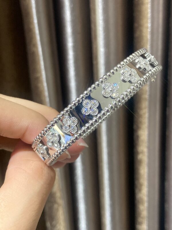 Kaleidoscope bracelet in white gold, Seiko-registered quality