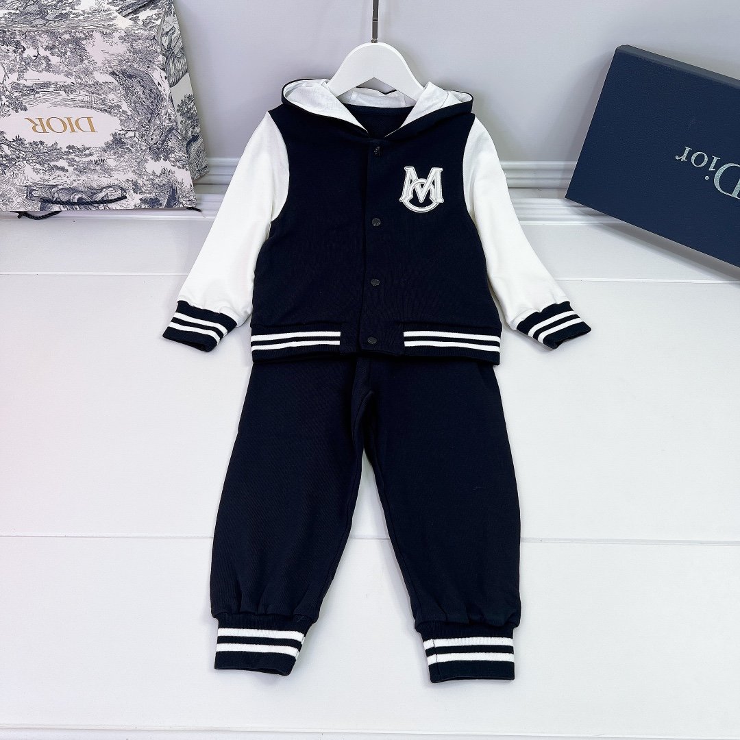 55889.jpg Moncler Kids Hooded Sweater & Trousers - Image 1