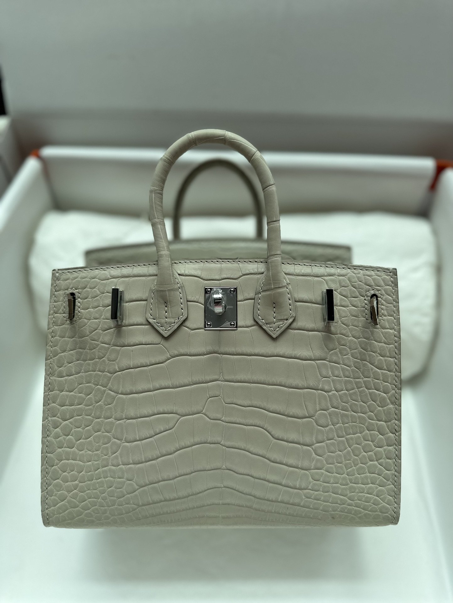 78268.jpg Birkin 25 Beton Matte Crocodile PHW - Image 1