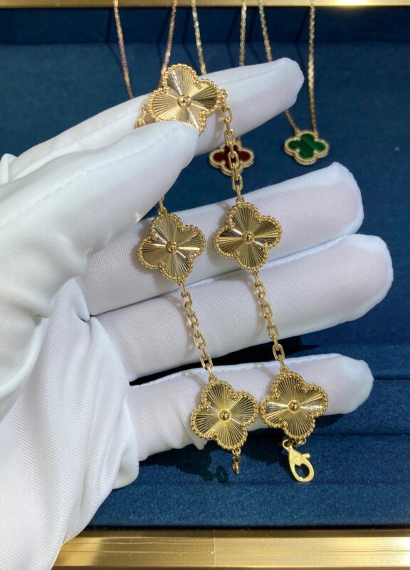 Five Flower Laser Bracelet, Yellow Gold