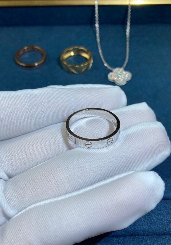 Narrow Screw Down Ring, White Gold