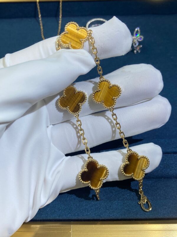Five-Flower Tiger’s Eye Clover Bracelet, Yellow Gold