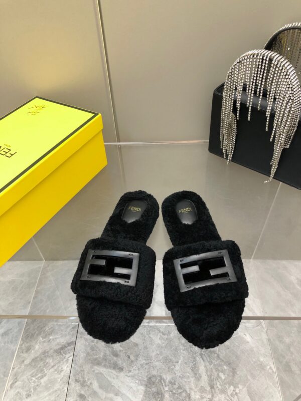Fendi 2023 New Wool Sandals