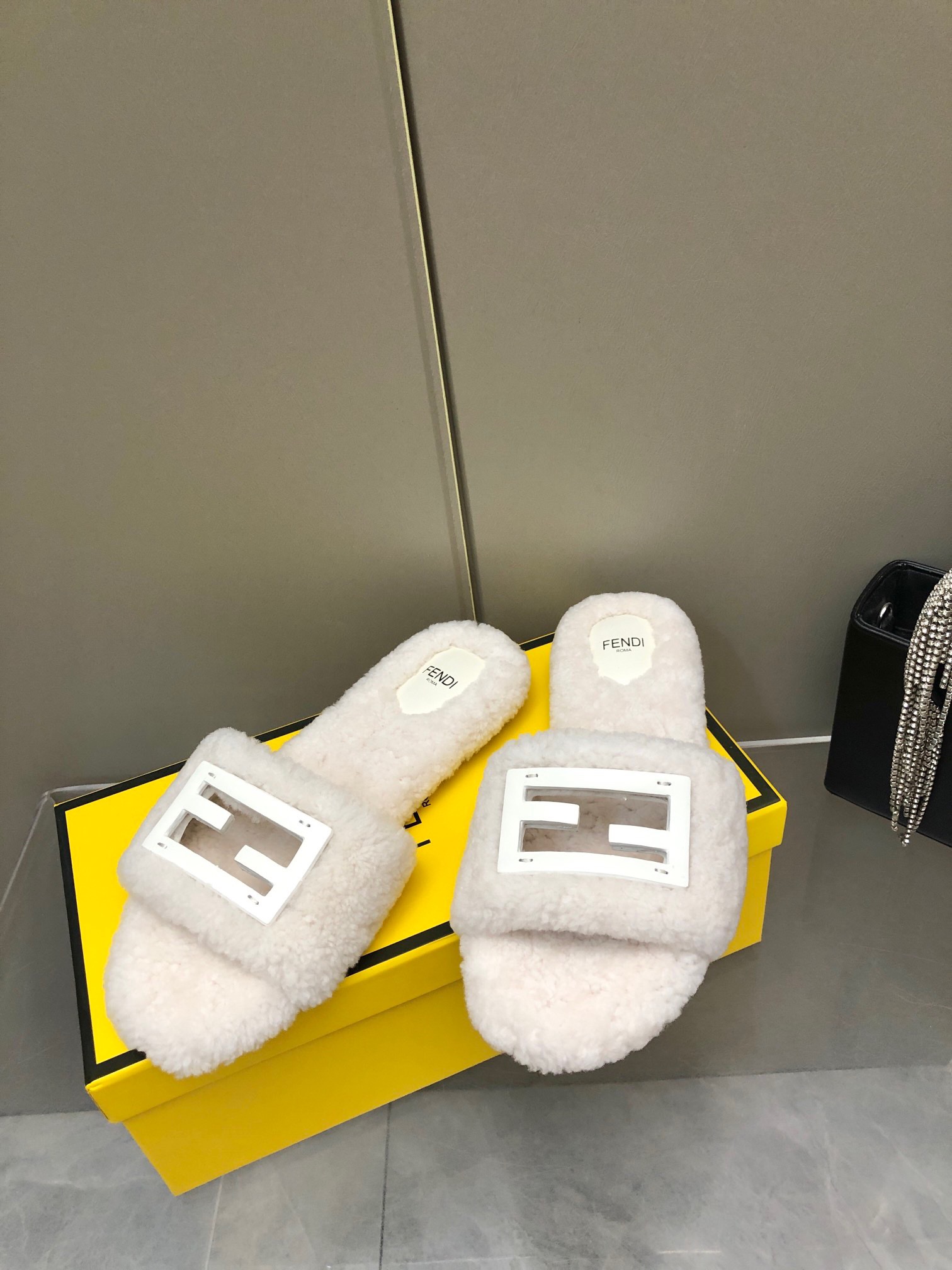 Fendi 2023 New Wool Sandals - Image 7