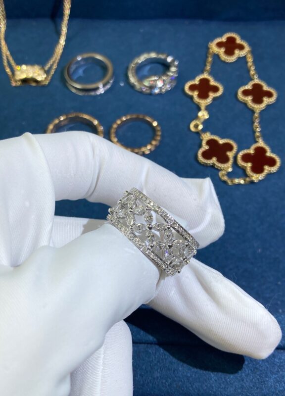 T’s Marquise Diamond Ring, White Hold