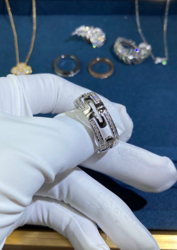 Round Band Diamond Ring, White Gold