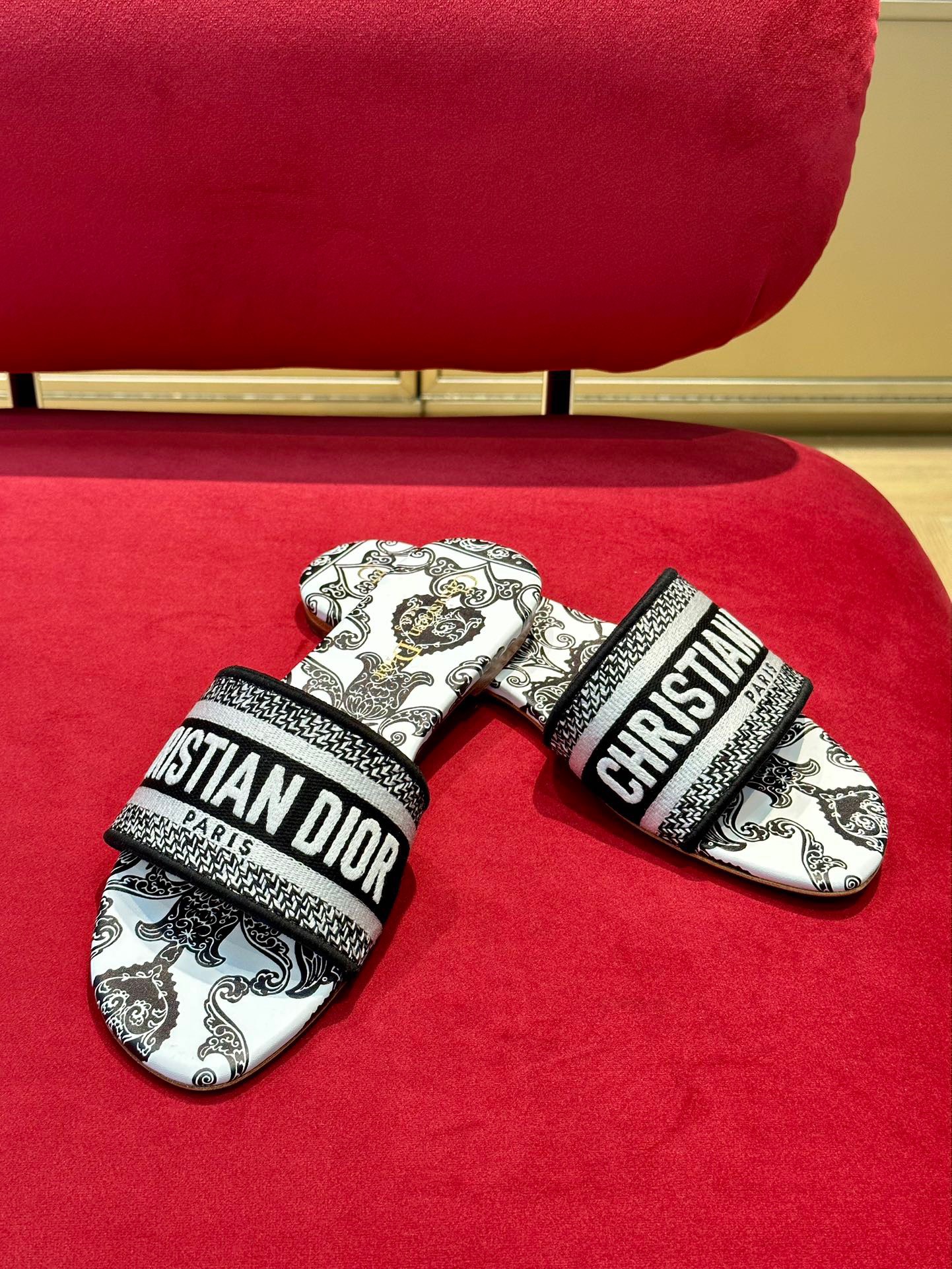Dior 2023 Slippers - Image 3