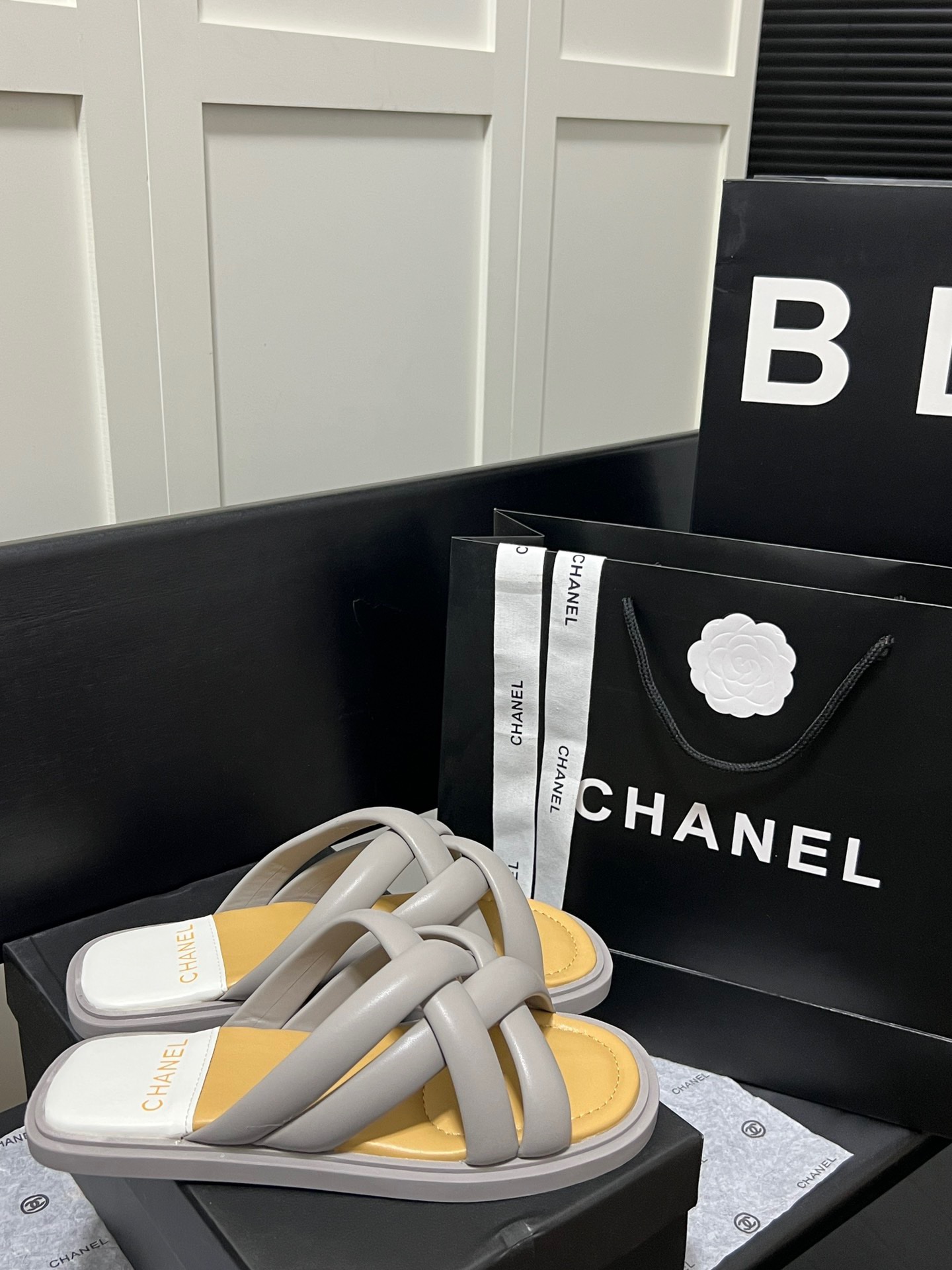 Chanel 2023 New Slippers - Image 3