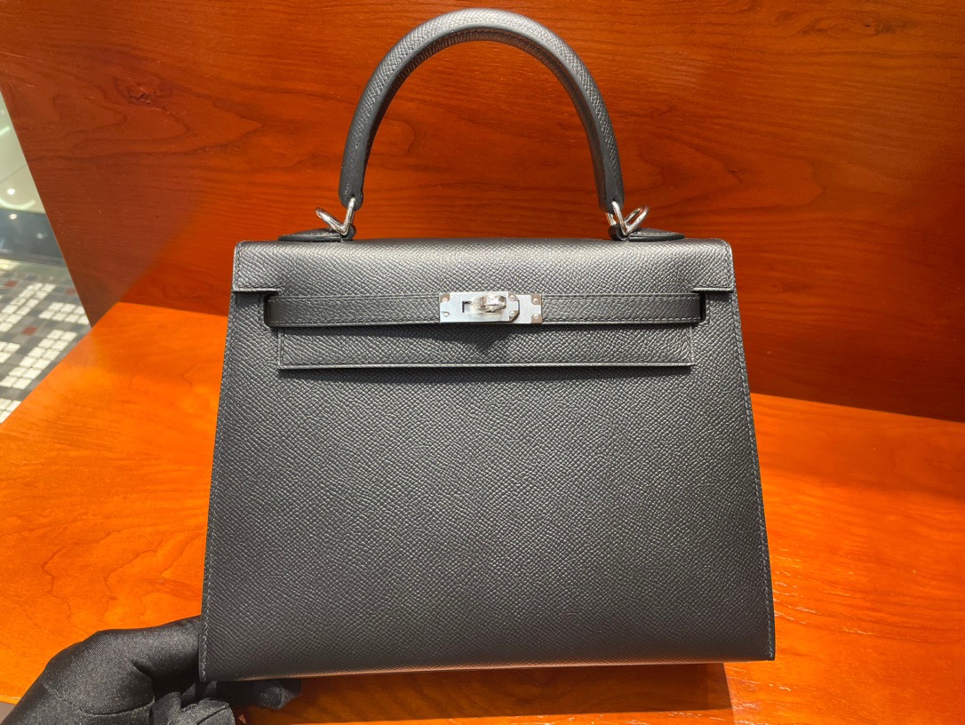 img_9522 Kelly 25 Noir in Epsom PHW - Image 1