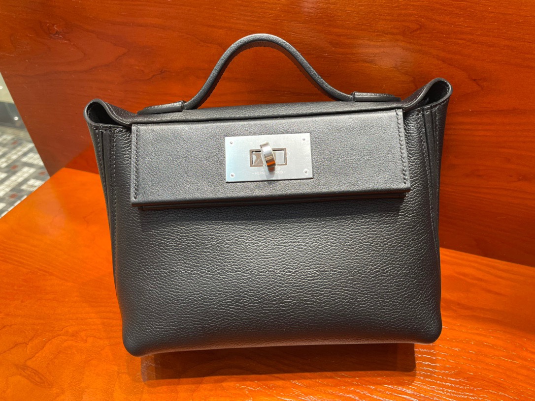 img_9531 Hermes 24/24 Mini Noir in Evercolor - Image 1