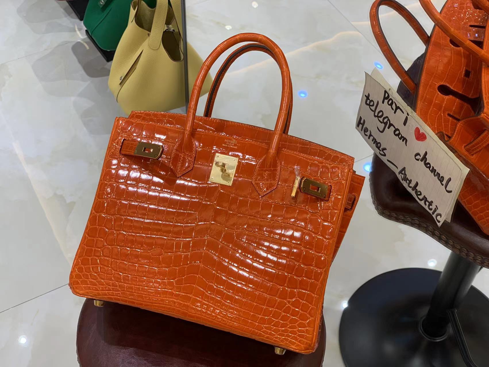 09c6b4960ffdc0d2d1236ec5006bc045 Birkin 25 in Orange Shiny Crocodile GHW - Image 1