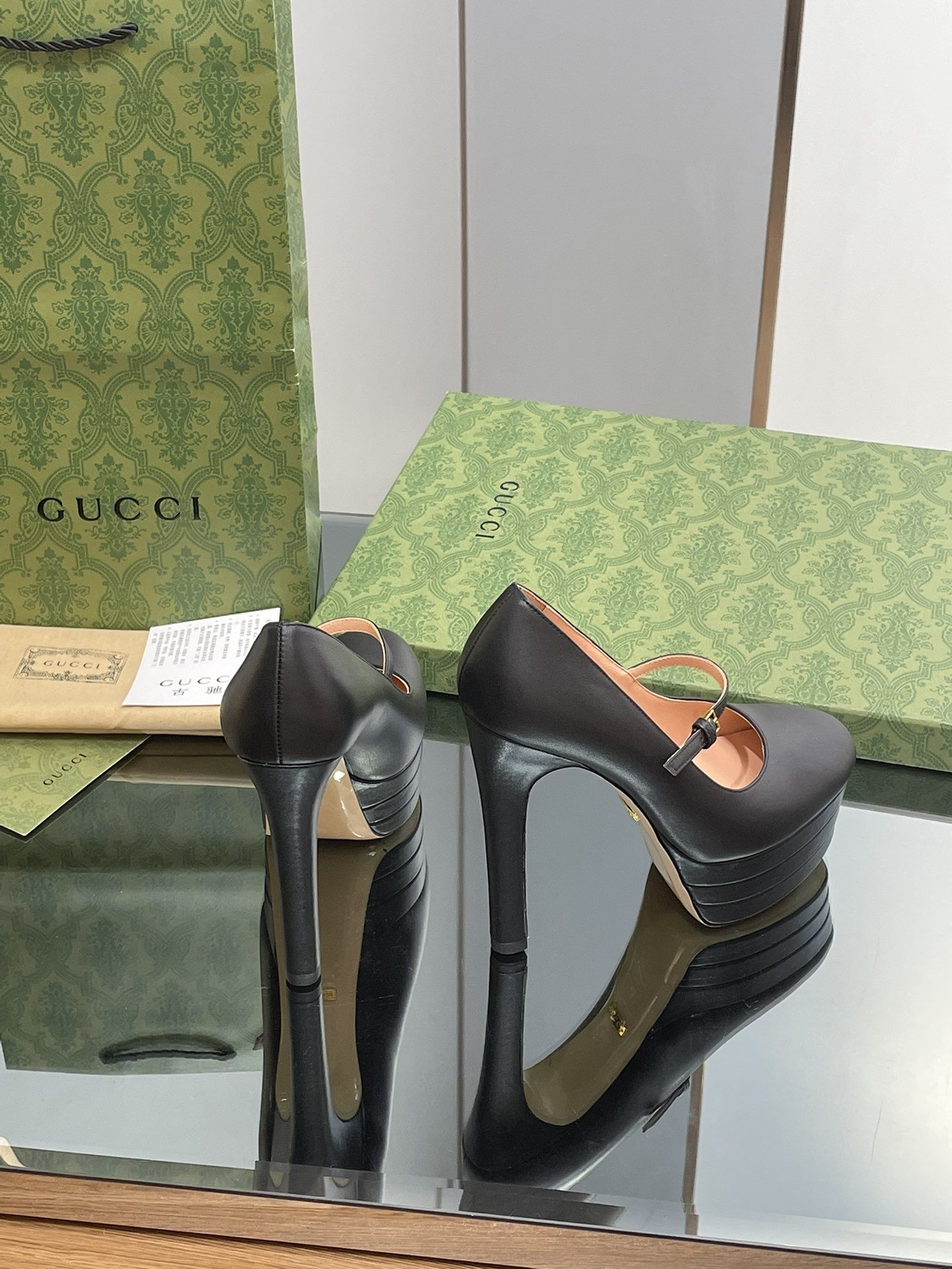Gucci New High-heeled Shoes - Image 7