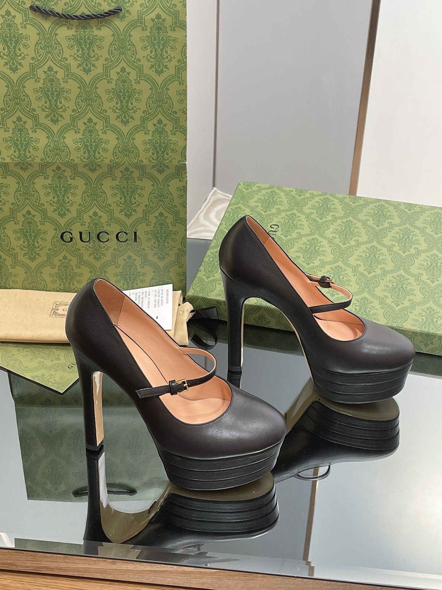 Gucci New High-heeled Shoes - Image 9