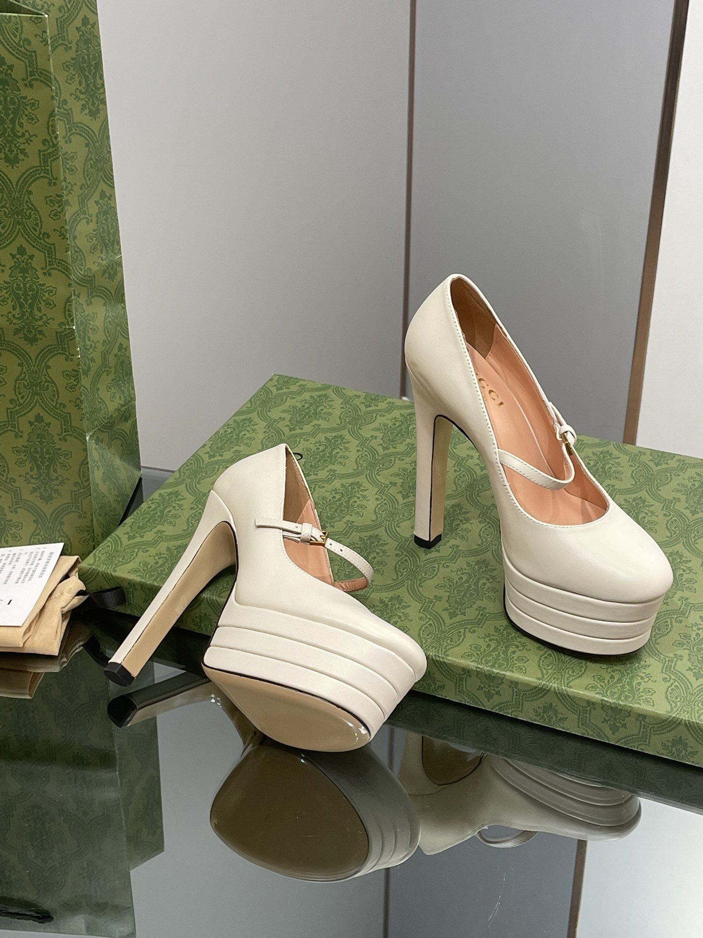 Gucci New High-heeled Shoes - Image 3