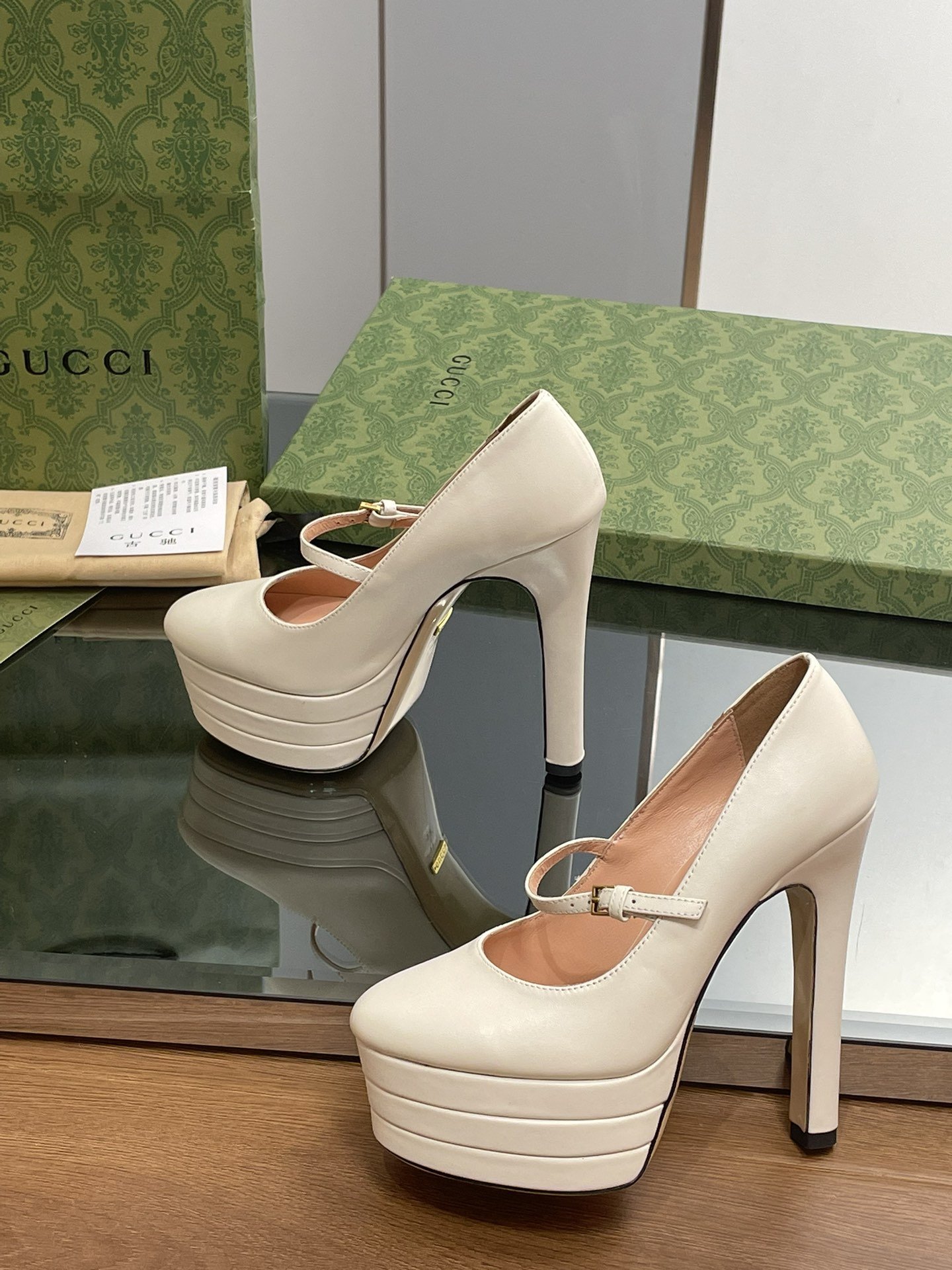 Gucci New High-heeled Shoes - Image 7