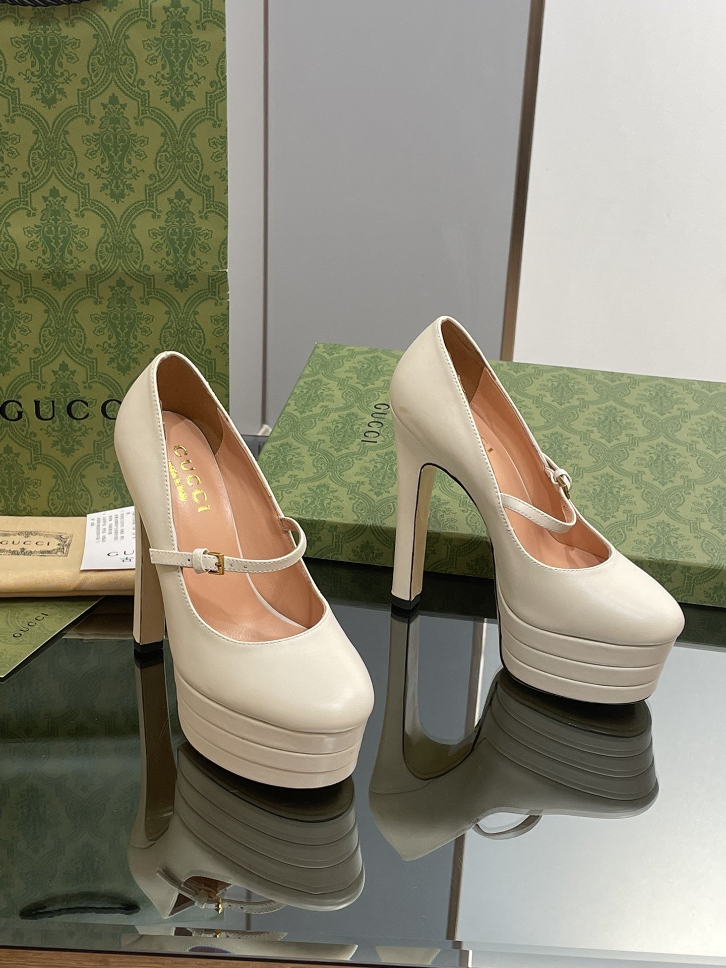 Gucci New High-heeled Shoes - Image 8