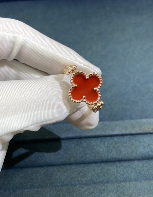 Carnelian laser-cut one-diamond four-leaf clover ring, rose gold
