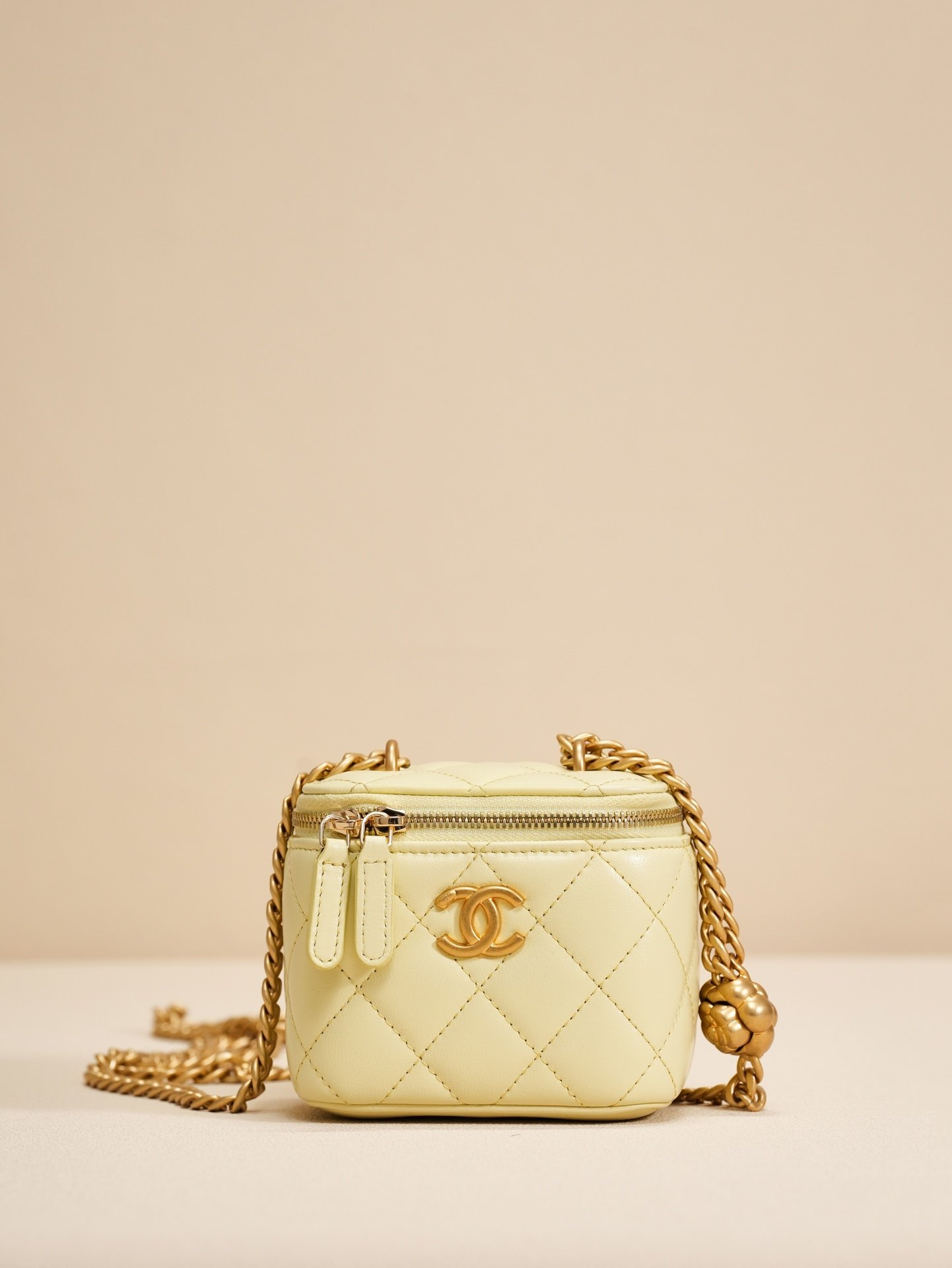 69938.jpg Chanel Mini Box Bag - Image 1