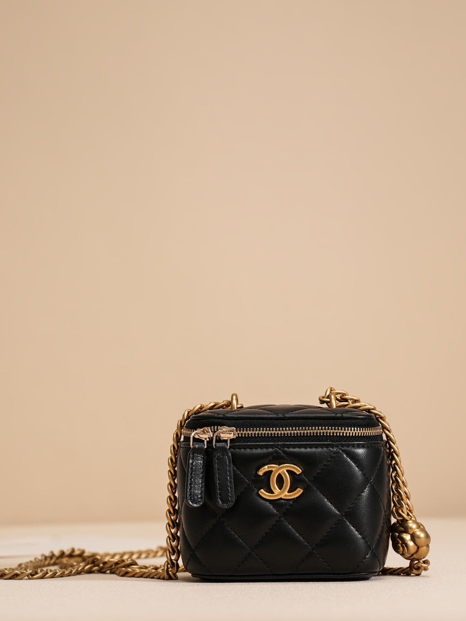 69946.jpg Chanel Mini Box Bag - Image 1