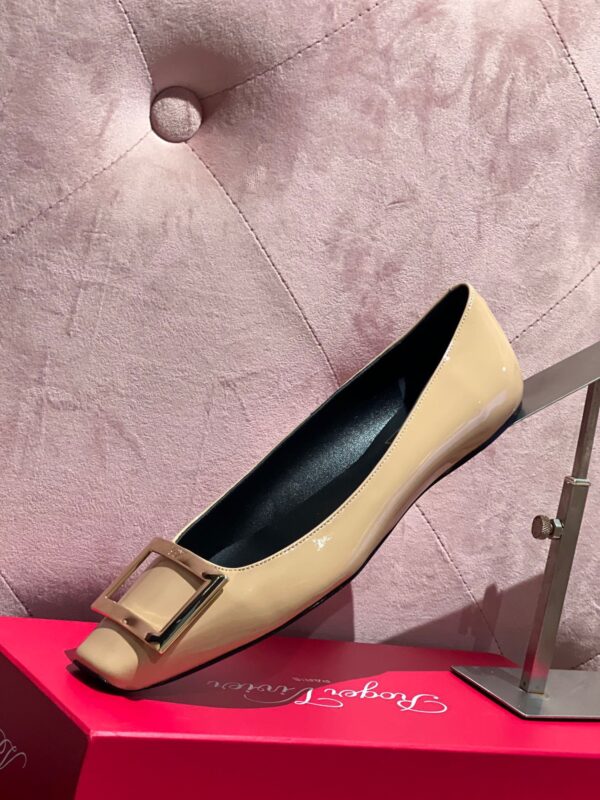 Roger Vivier 2023 New Flat Shoes