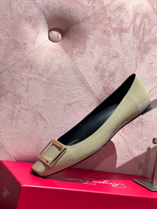 Roger Vivier 2023 New Flat Shoes