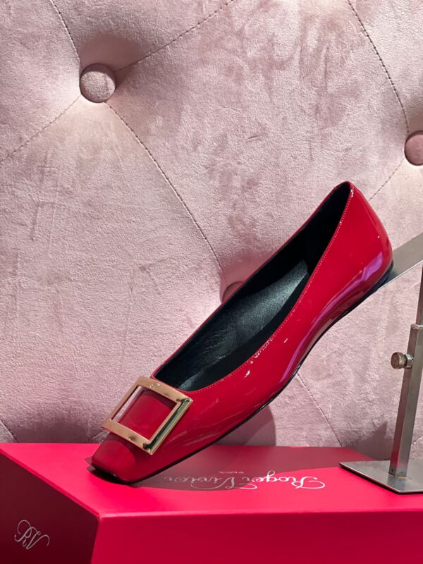 Roger Vivier 2023 New Flat Shoes