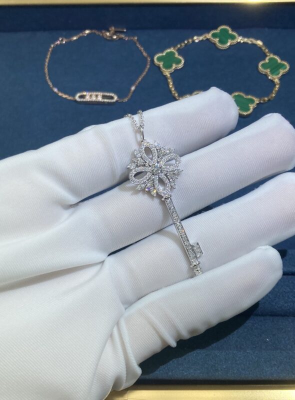 Victoria key necklace, platinum