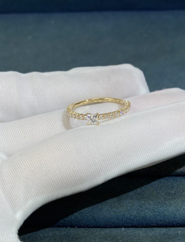 Square diamond ring, yellow gold