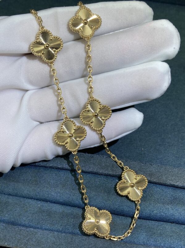 Ten-flower laser four-leaf clover necklace, yellow gold