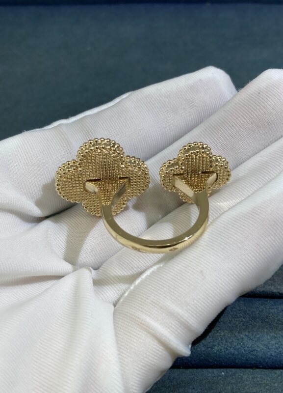 Double-flowered malachite four-leaf clover ring, yellow gold