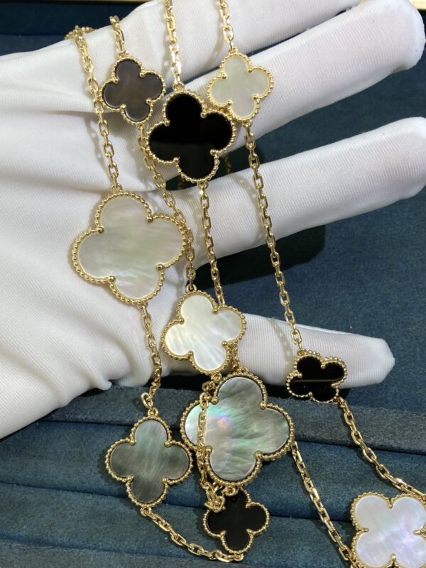 Sixteen-flowered white shell, black agate and gray shell four-leaf clover necklace, yellow gold