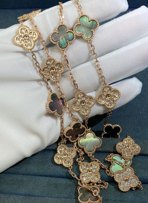 Twenty-flower gray shell diamond four-leaf clover necklace, rose gold