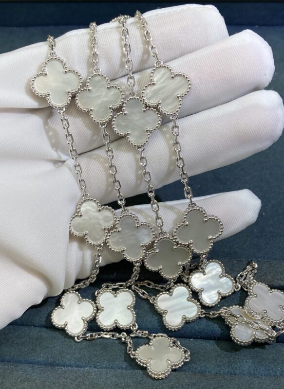 Twenty-flower white clam four-leaf clover necklace, white gold