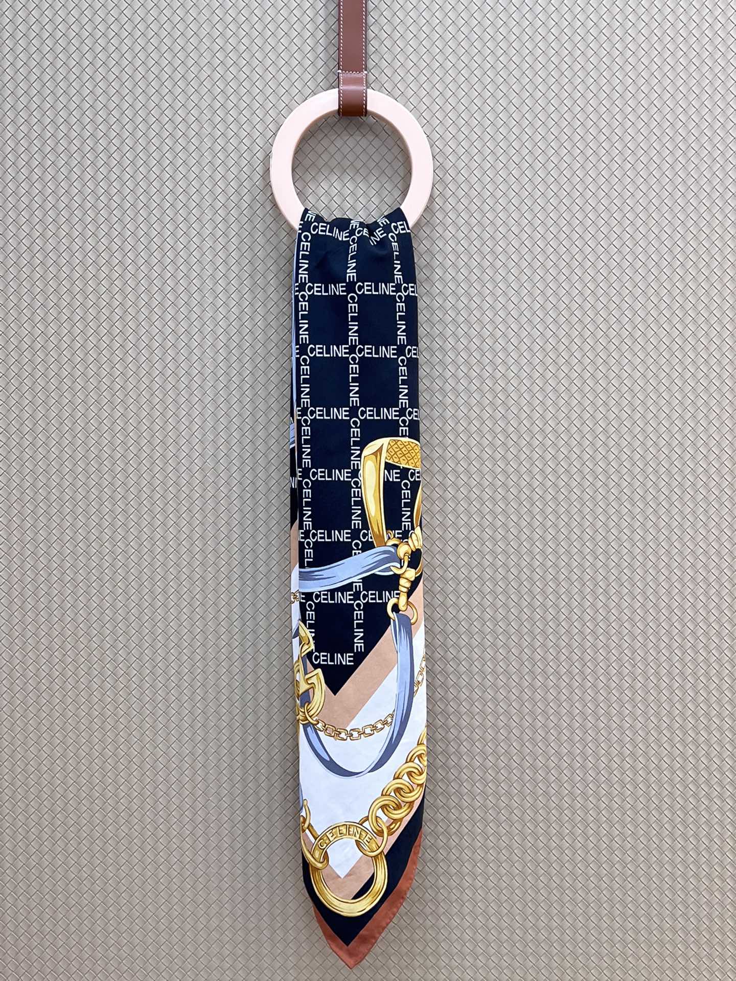 8ffe13_258b4e70207a4a27aa6541bfd8becac7mv2.jpg Celine Arc de Triomphe - Image 1