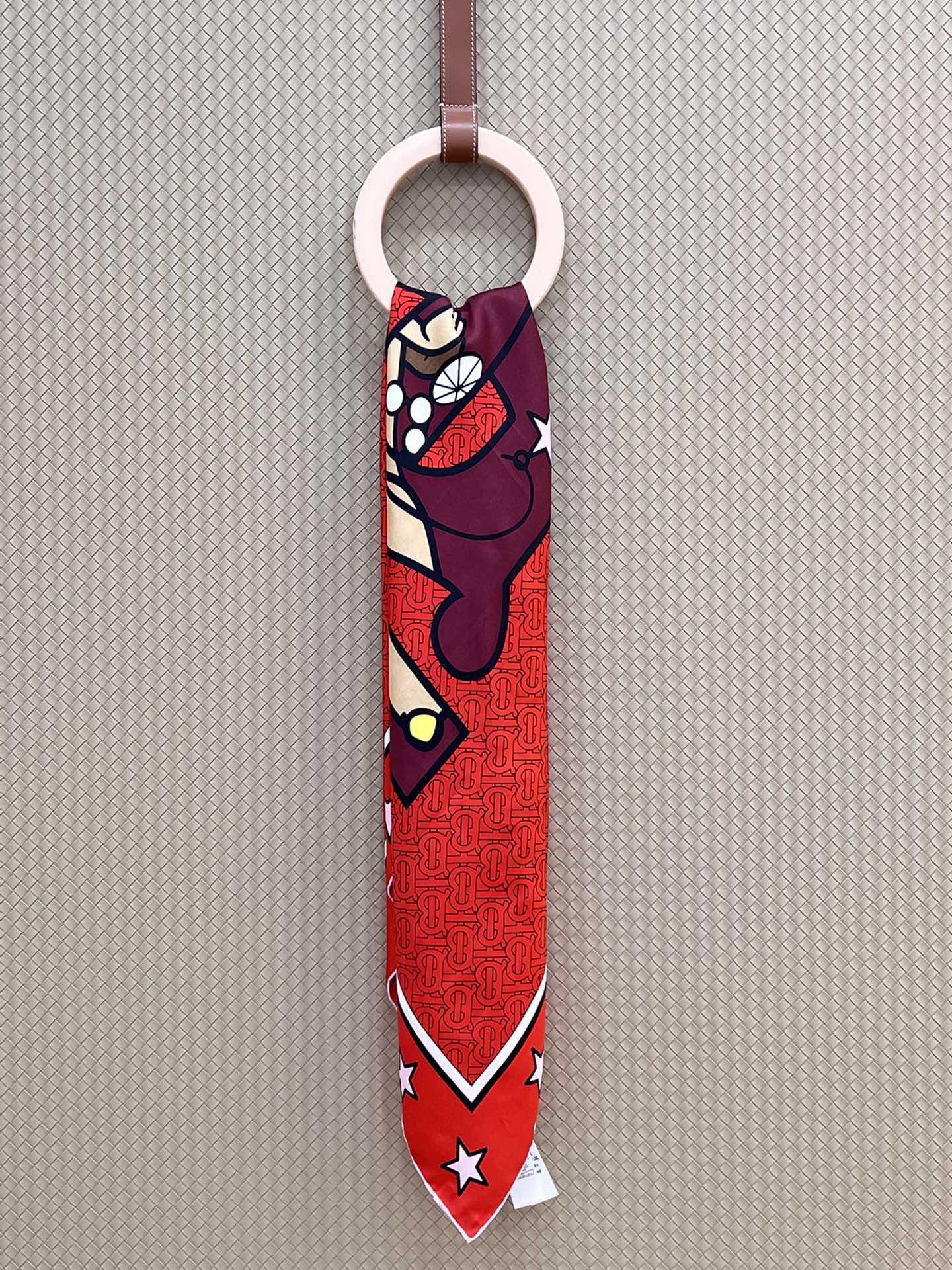 8ffe13_3ee424b28f00414aa13a5857b2a55f68mv2.jpg Burberry Scarf - Image 1