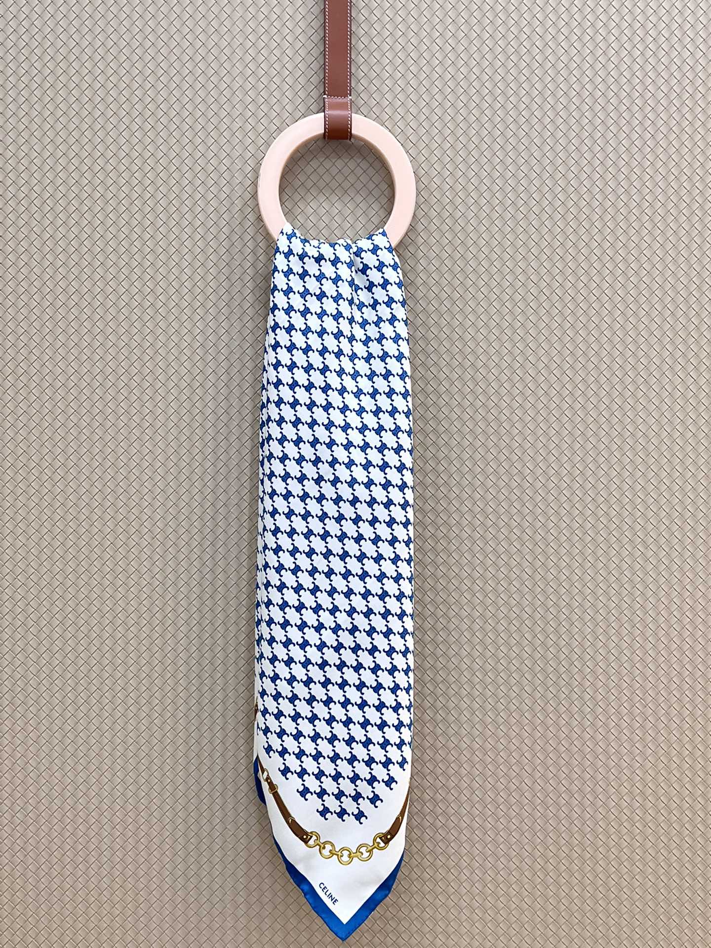 8ffe13_3fc6faf68885470280fc395dd1972624mv2.jpg Celine Arc de Triomphe - Image 1