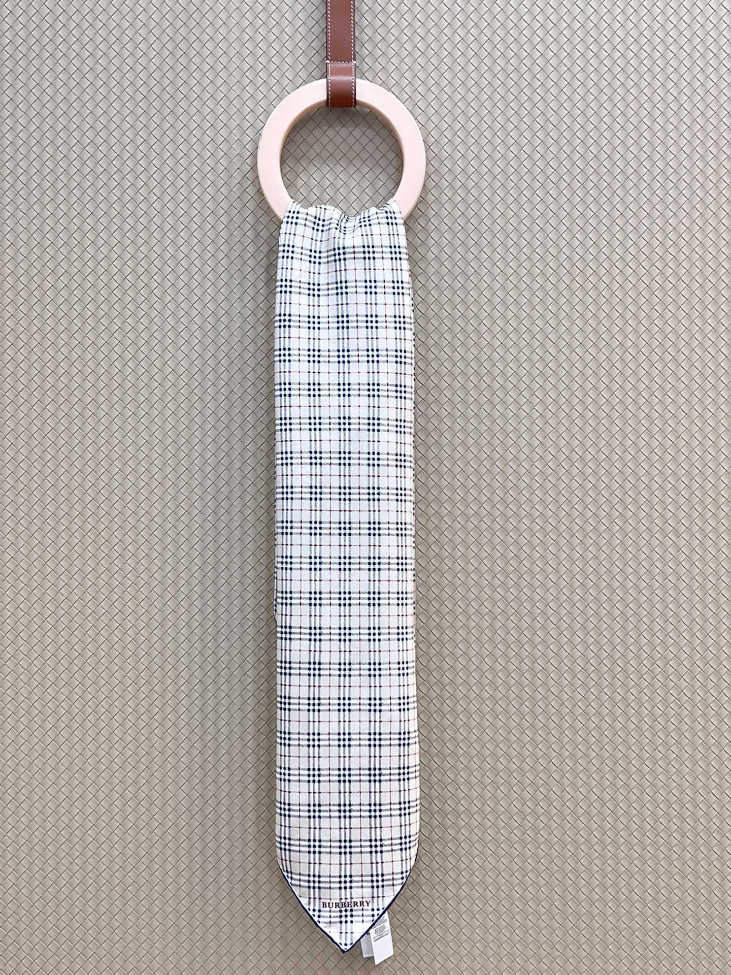 8ffe13_741c82dc83da4f46bb91c09b24ade14fmv2.jpg Burberry Scarf - Image 1