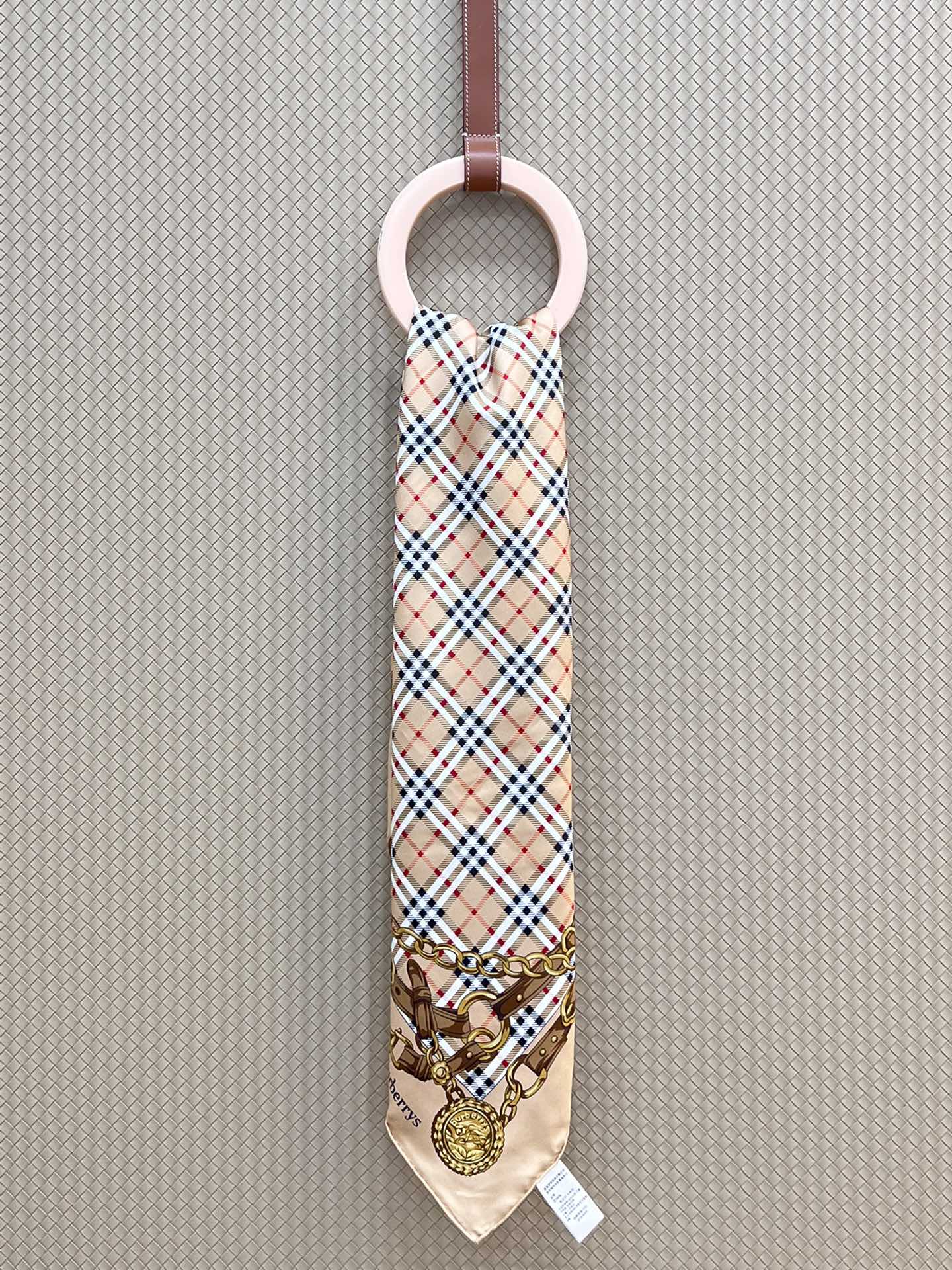 8ffe13_8bae3df302404a708b1edc57a1e93393mv2.jpg Burberry Scarf - Image 1