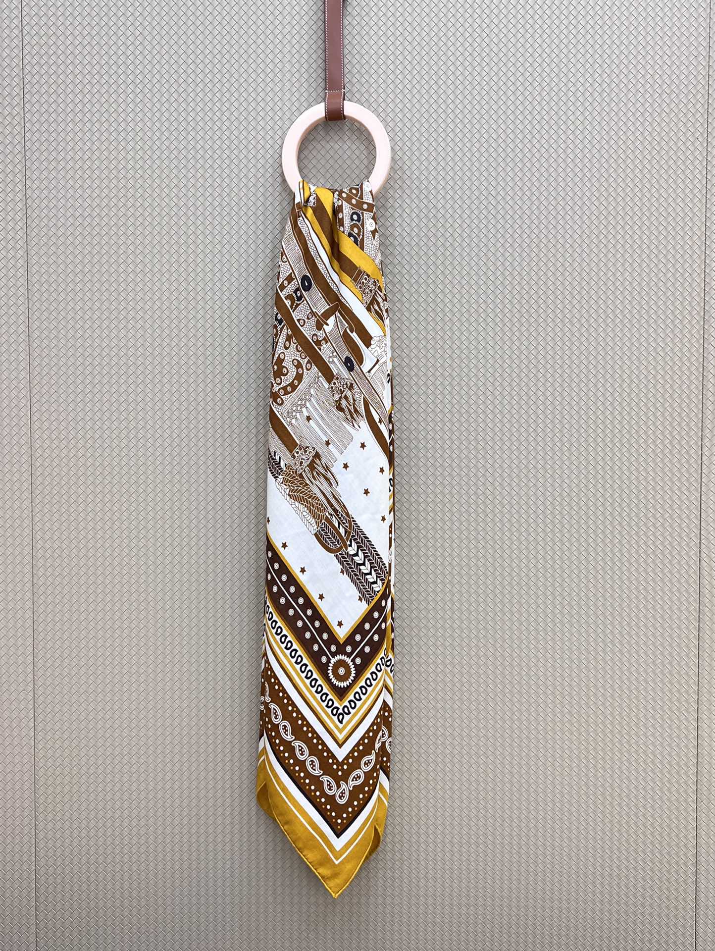 8ffe13_bca8a8a096534d4090679e95b35c1b56mv2.jpg Hermes Noble Saddle - Image 1