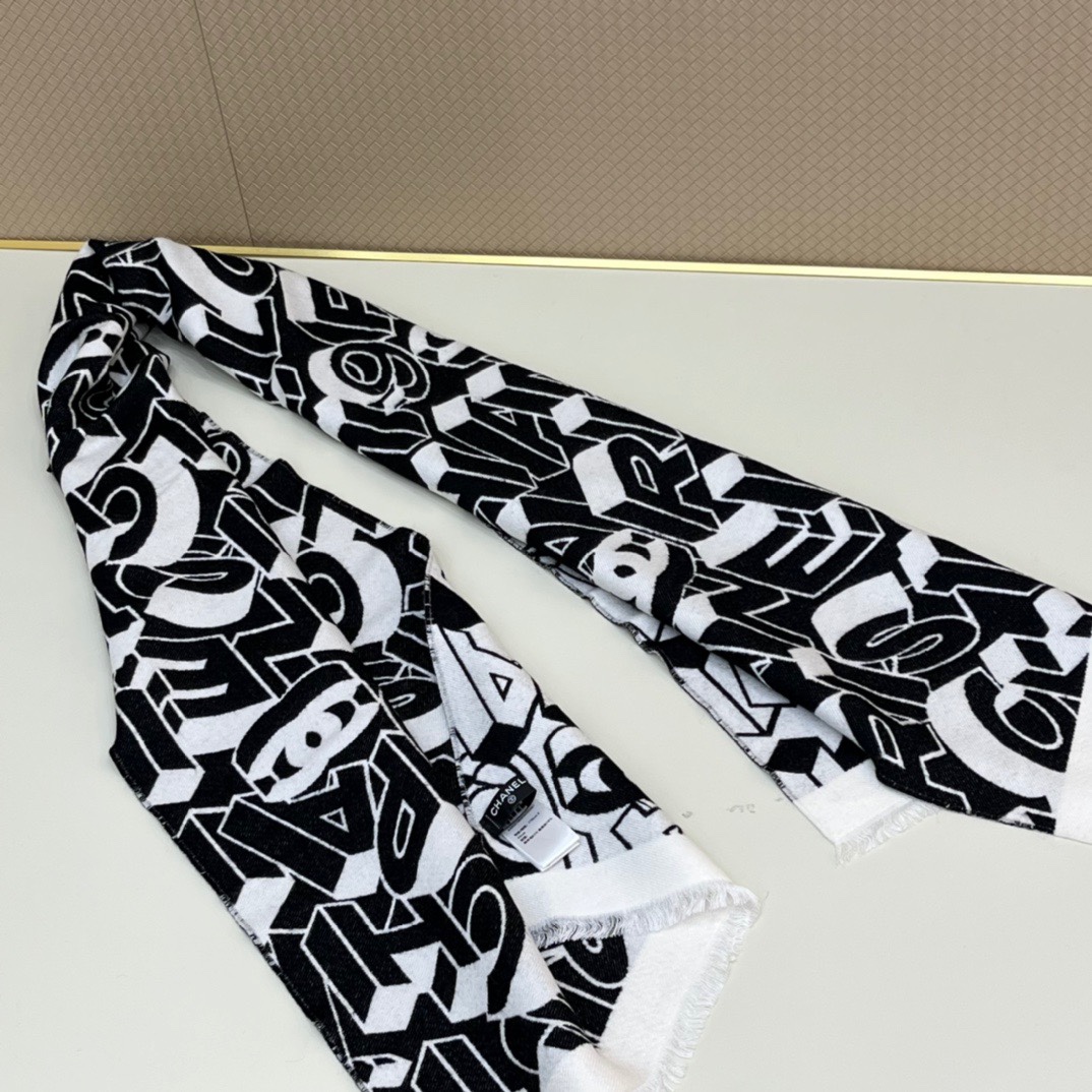 8ffe13_d2d262a50a5949e98a7dfdbc328bc8d7mv2.jpg Chanel Contrast Color Scarfs - Image 1