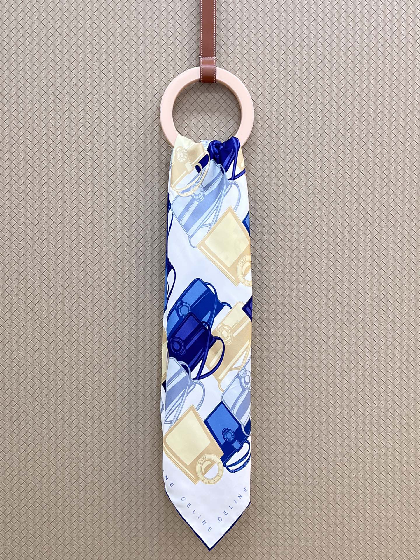 8ffe13_e559289742f54aa2b3b1e0532326ea9emv2.jpg Celine Arc de Triomphe - Image 1