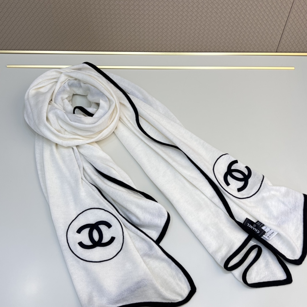 8ffe13_f4f7fe0b23ac4ae0a047630759d45ad6mv2.jpg Chanel Classic Explosion Scarfs - Image 1
