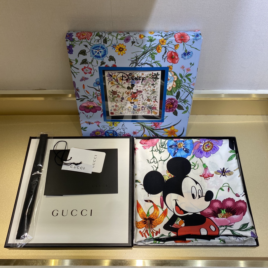 8ffe13_fefcfec8fe9446e39cc65c96a9be99eemv2.jpg Gucci Mickey Limited Edition Scarf - Image 1