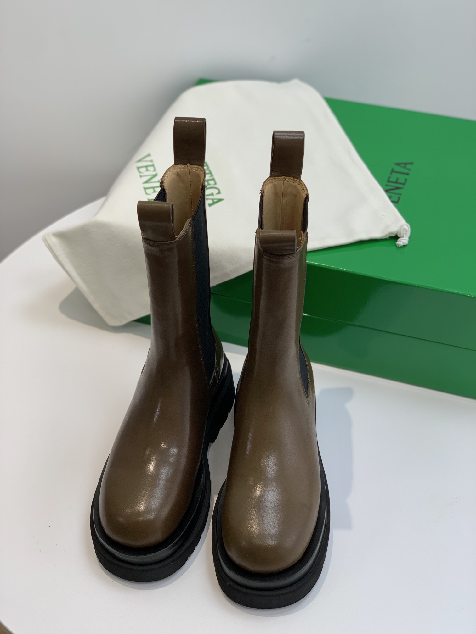 b3869c_0ecfc1af3e624cf9b2f2cba1616f5352mv2.jpg Bottega Veneta Shoes - Image 1